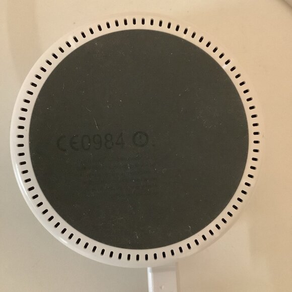 Amazon Echo Dot (2nd Generation) Smart Speaker RS03QR White Preloved - Picture 3 of 3